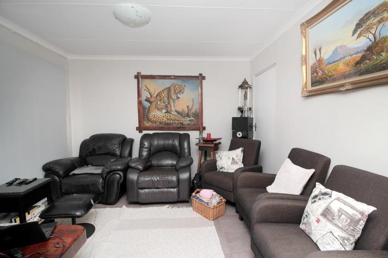 3 Bedroom Property for Sale in Fraaiuitsig Western Cape